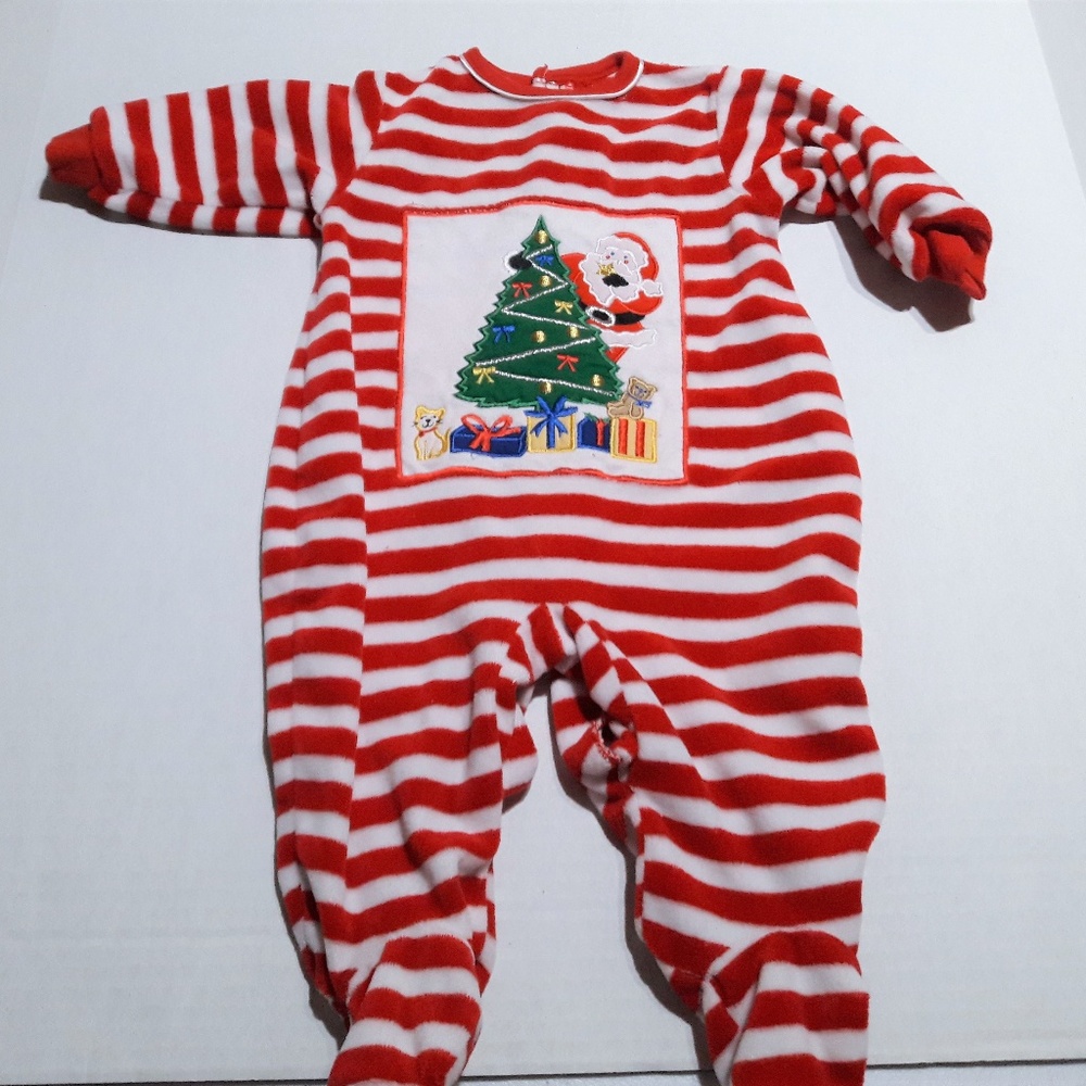 6/$10 Boy or Girl Sleeper 3-6 Month -Fits 6-9mo?